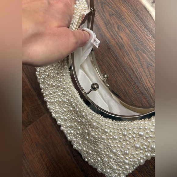 Elegant Cream Pearl Embellished Women's HandBag - Picture 9 of 10